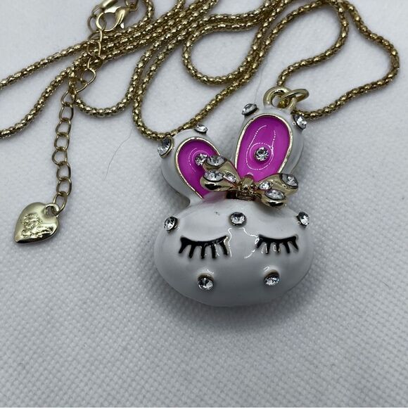 NECKLACE! Betsey Johnson Rhinestone & White Bunny Pendant BNWT - Picture 2 of 7
